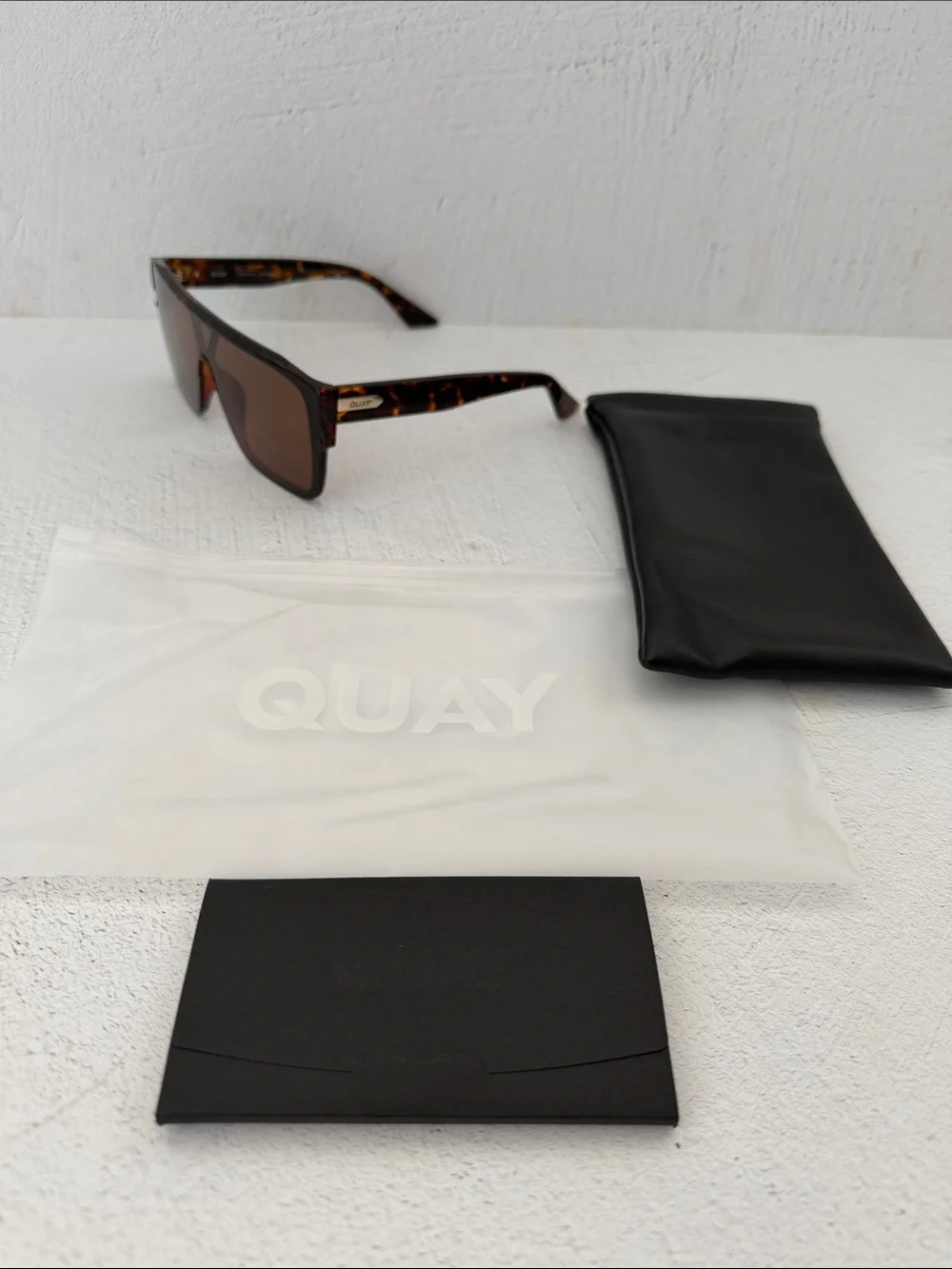Quay TEMPO Dark Tortoise Frame / Brown Lens